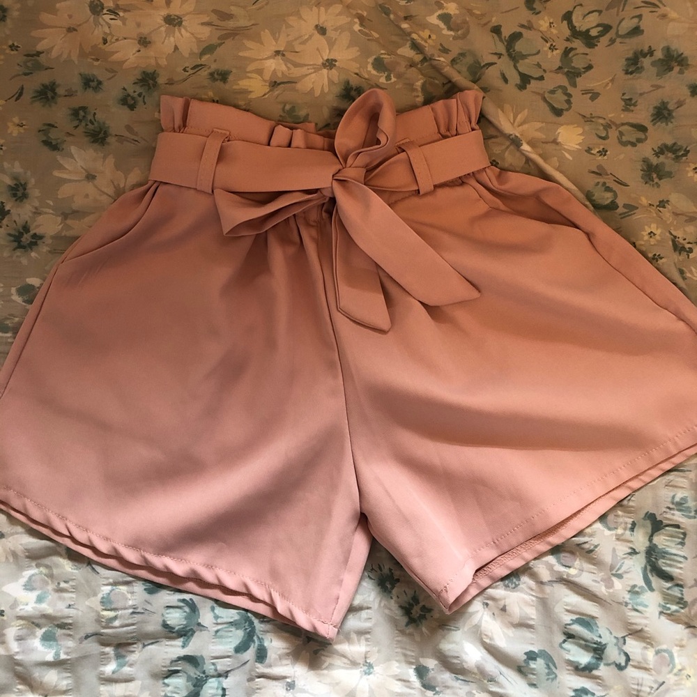 Light pink tie shorts